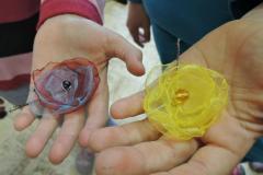 Spínátka s ozdobou z organzy