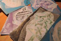 Vánoční přáníčka - frotáž metalickými voskovkami